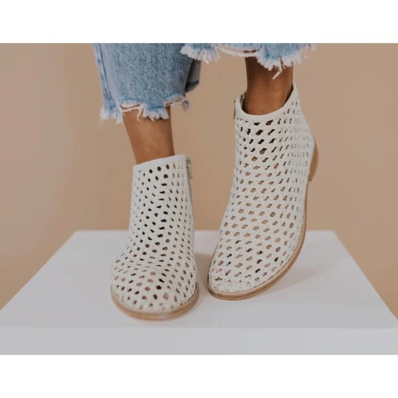 0039 Italy Shoes - Free People Caine Woven ShoeBoot in Bone Size 9